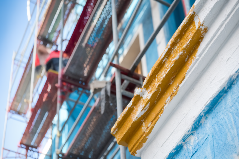 Ravalement de Façade Immeuble : Coût, Fréquence, Obligations