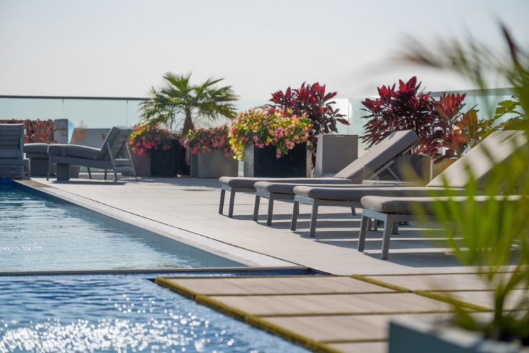 Terrasse Piscine : Matériaux et Solutions Innovantes