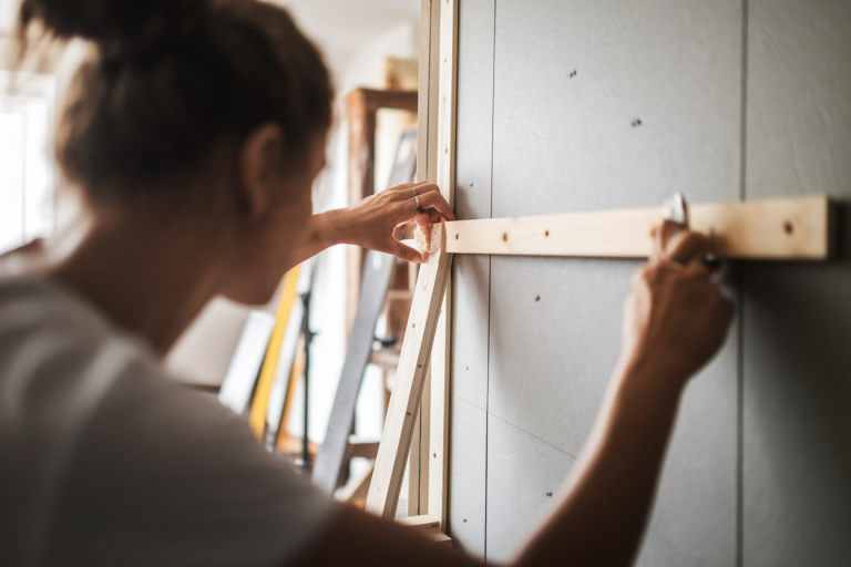Comment Fixer un Tasseau sur Placo : 3 Solutions