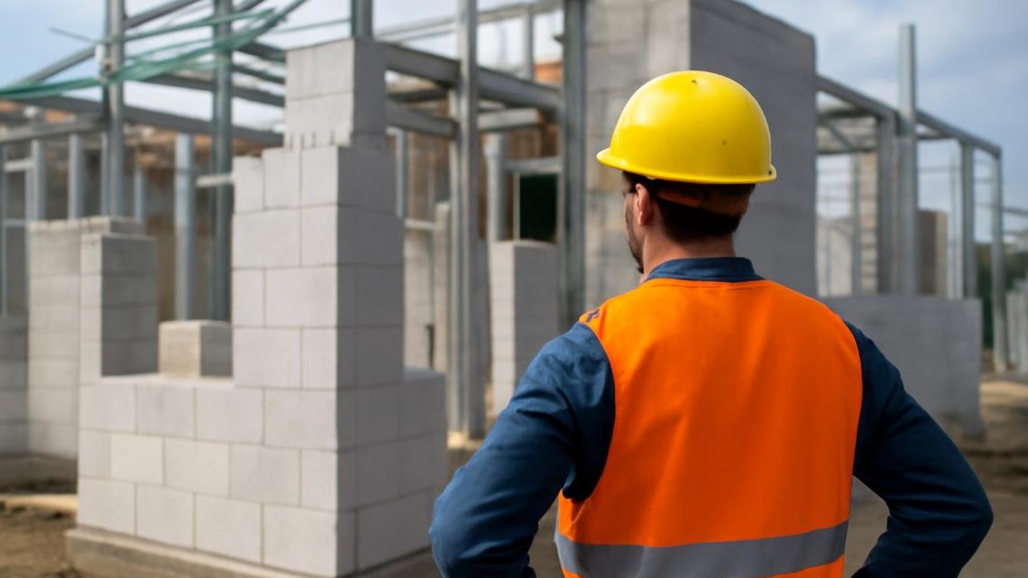 chantier-moderne-ouvrier-materiaux-innovants