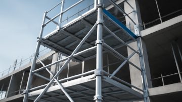 Installer des prises étanches dans sa salle de bain : normes et astuces