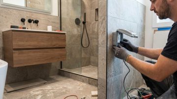 salle-bain-moderne-prise-etanche-lavabo