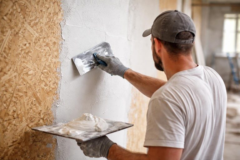 Enduit sur OSB : Comment Appliquer et Réussir la Finition ?