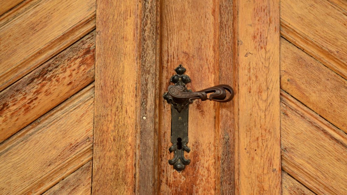 Porte fermière : 5 raisons de l’adopter chez soi